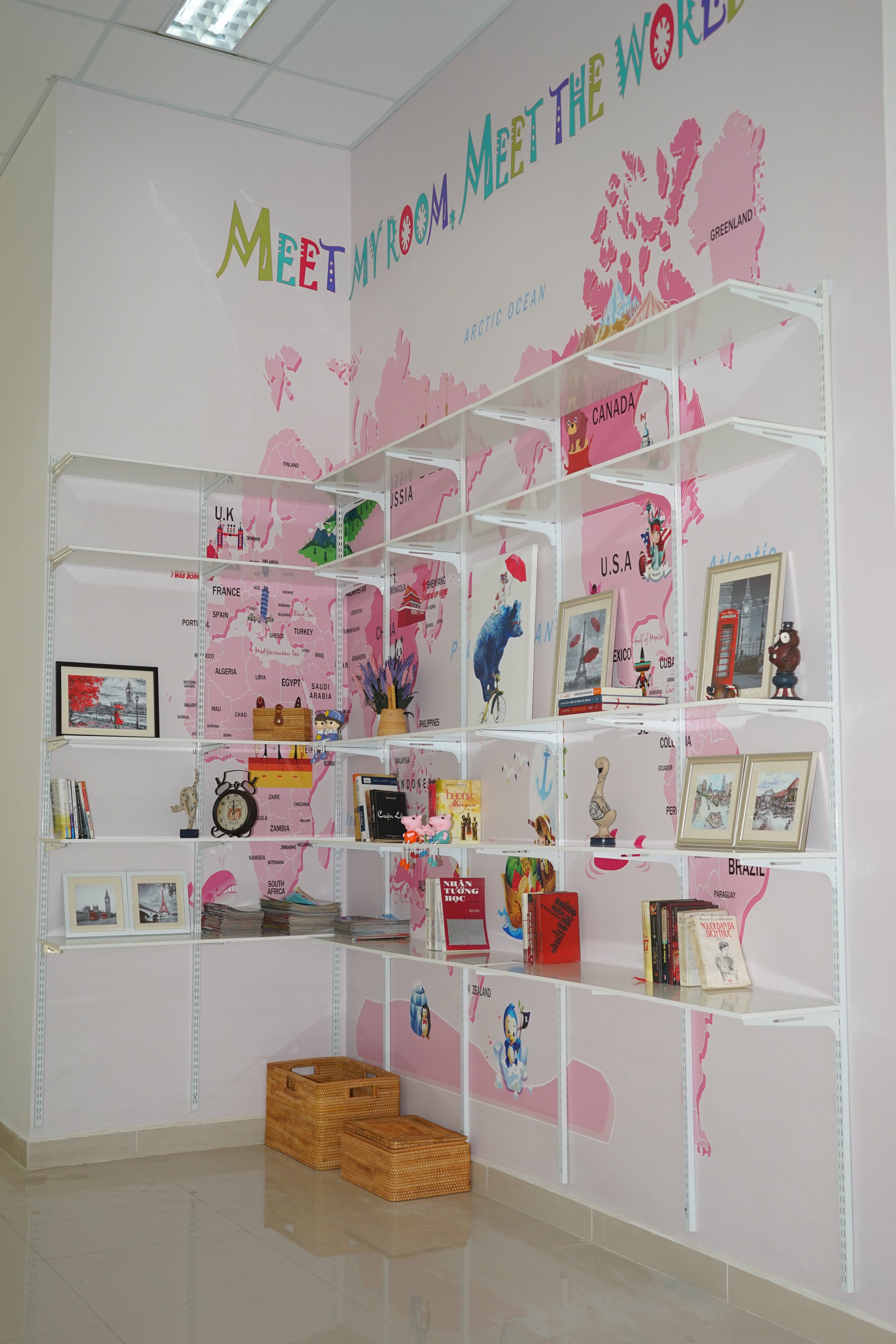 Góc Thư Viện Nghệ Thuật – Sáng Tạo Không Gian Cùng Bộ Phụ Kiện Trưng Bày AMD 