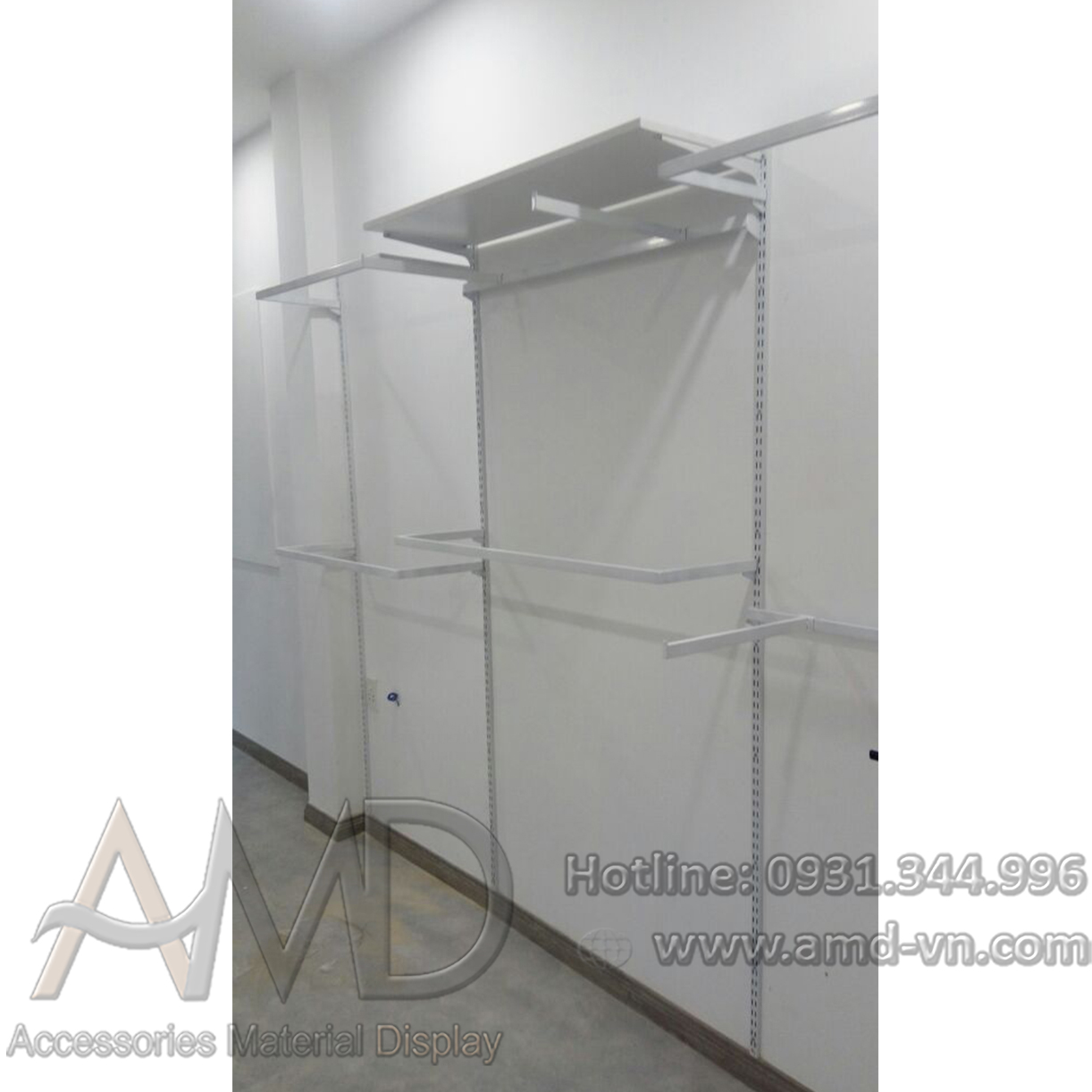 Before – After: Nhà thầu thi công showroom & shop cần gì? Bộ phụ kiện AMD đã giải bài toán ra sao?
